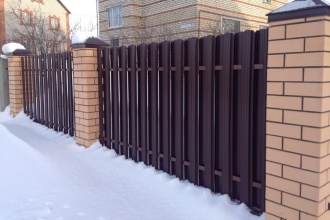 Забор из евроштакетника в шахматном порядке 30 метров фото в Волоколамске