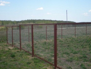Забор из сетки рабицы в натяг секционный 12 метров фото в Волоколамске