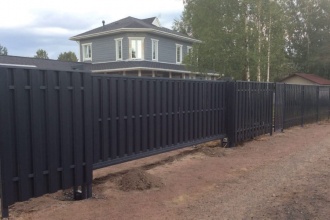 Забор из евроштакетника с бетонированием столбов 80 метров фото в Волоколамске